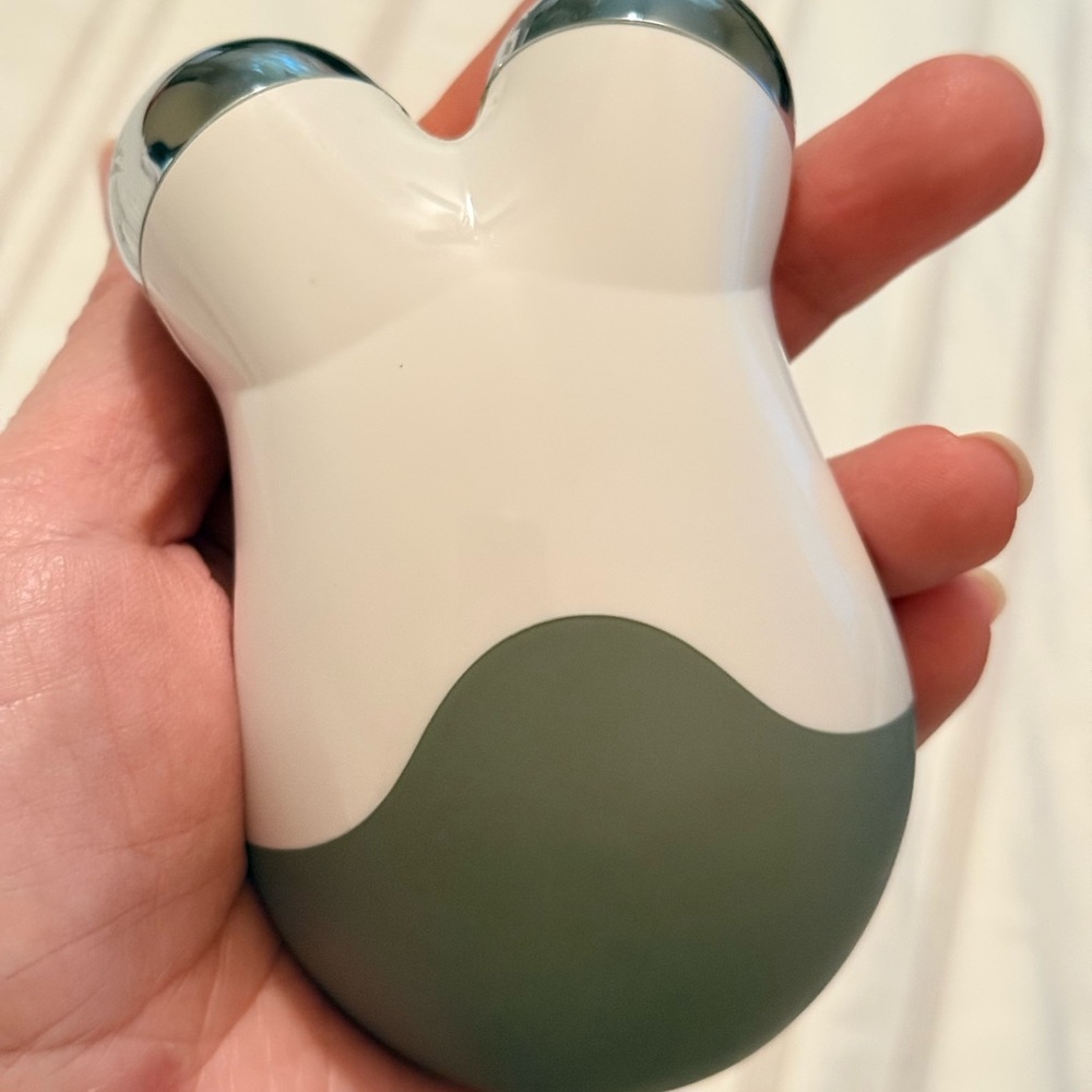 NuFace White and Silver Toning Device - Picture 3 of 4